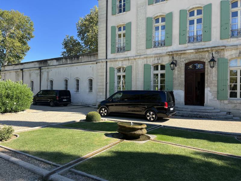 Service de chauffeur privé pour circuit œnologique dans le Luberon depuis L'Isle-sur-la-Sorgue