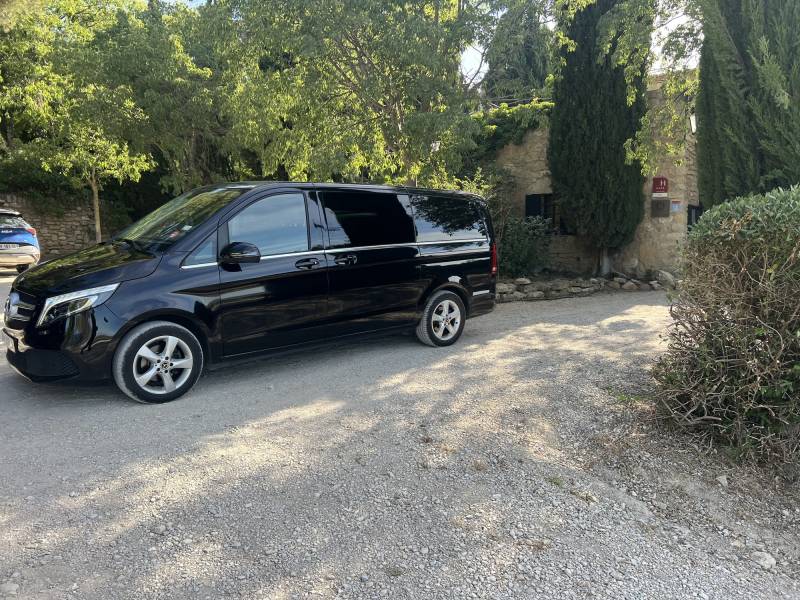 Transport VIP en van Mercedes pour séjour golf et spa dans les Alpilles